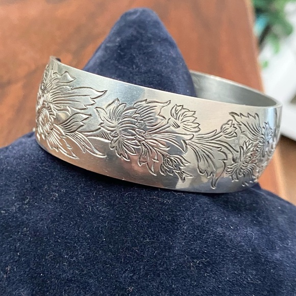 Chrysanthemum Pewter Bangle - Picture 2 of 5